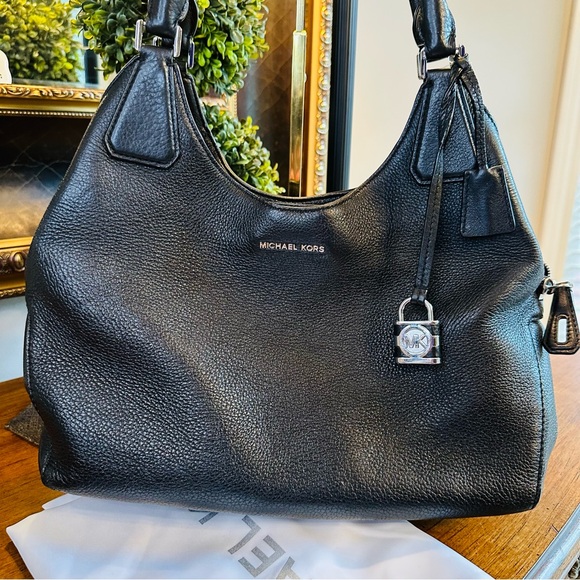 MICHAEL KORS CAMILLE LARGE BLACK PEBBLED LEATHER HOBO LOCK HANDBAG GREAT PURSE - Picture 2 of 12